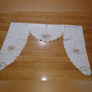 Vintage embroidered curtain set